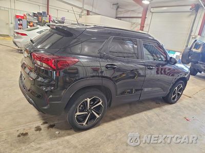 Trzecie zdjęcie samochodu z tyłu: 2022 CHEVROLET TRAILBLAZER RS VIN:KL79MUSL3NB056176 - miniatura