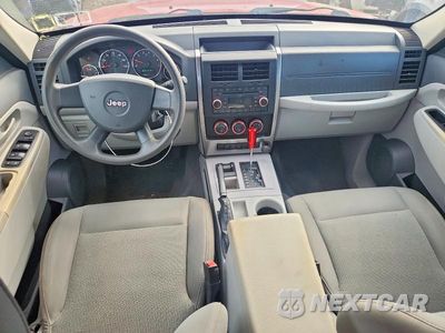 Zdjęcie 8 z 13 samochodu: 2008 JEEP LIBERTY SPORT VIN:1J8GN28K88W152403 - miniatura