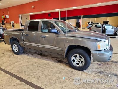 Czwarte zdjęcie samochodu z boku: 2005 DODGE DAKOTA QUAD SLT VIN:1D7HW48N75S178417 - miniatura