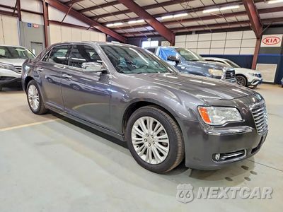 Czwarte zdjęcie samochodu z boku: 2014 CHRYSLER 300C VIN:2C3CCAKG2EH120541 - miniatura