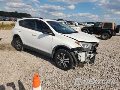Czwarte zdjęcie samochodu z boku: 2018 TOYOTA RAV4 LE VIN:JTMZFREV6JJ152682 - miniatura