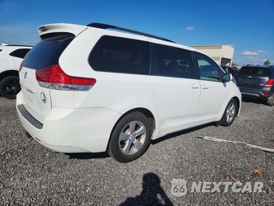 Trzecie zdjęcie samochodu z tyłu: 2012 TOYOTA SIENNA LE VIN:5TDKK3DC8CS183139 - miniatura