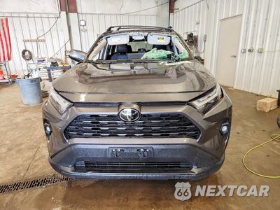 Piąte zdjęcie samochodu w środku: 2024 TOYOTA RAV4 XLE PREMIUM VIN:2T3A1RFV1RC401477 - miniatura