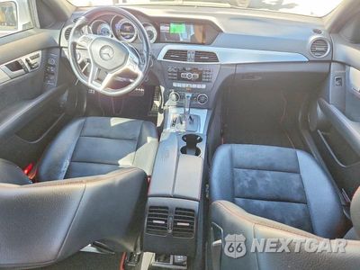 Zdjęcie 8 z 12 samochodu: 2013 MERCEDES-BENZ C 250 VIN:WDDGF4HB5DA786605 - miniatura