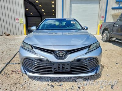 Piąte zdjęcie samochodu w środku: 2018 TOYOTA CAMRY L VIN:4T1B11HK9JU089381 - miniatura