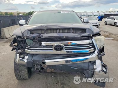 Piąte zdjęcie samochodu w środku: 2017 TOYOTA TUNDRA SR5 VIN:5TFDW5F18HX665342 - miniatura