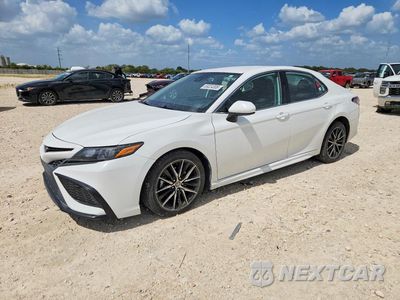 2021 TOYOTA CAMRY SE 4T1G11AK2MU473703 - główne zdjęcie licytacji z USA - miniatura