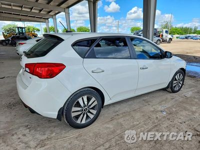 Trzecie zdjęcie samochodu z tyłu: 2013 KIA FORTE5 EX VIN:KNAFU5A22D5686219 - miniatura