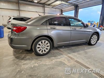 Trzecie zdjęcie samochodu z tyłu: 2013 CHRYSLER 200 LX VIN:1C3CCBAB0DN568925 - miniatura