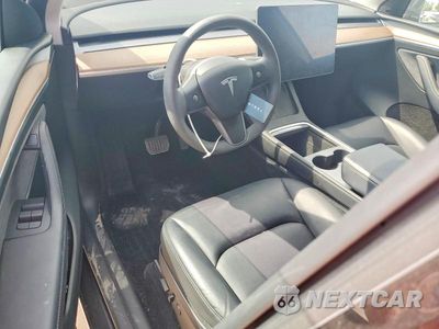 Zdjęcie 8 z 12 samochodu: 2024 TESLA MODEL Y VIN:7SAYGDEE6RF195436 - miniatura