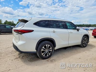 Trzecie zdjęcie samochodu z tyłu: 2021 TOYOTA HIGHLANDER HYBRID XLE VIN:5TDGARAH2MS505559 - miniatura