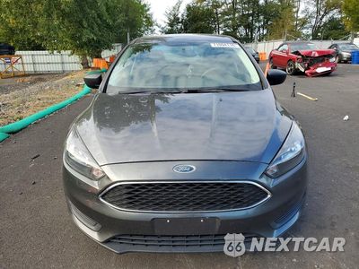Piąte zdjęcie samochodu w środku: 2018 FORD FOCUS S VIN:1FADP3E24JL274784 - miniatura
