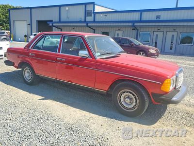 Czwarte zdjęcie samochodu z boku: 1983 MERCEDES-BENZ 300 DT VIN:WDBAB33A0DB024182 - miniatura