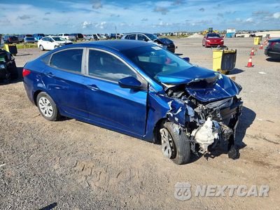 Czwarte zdjęcie samochodu z boku: 2016 HYUNDAI ACCENT STANDARD VIN:KMHCT4AE0GU052183 - miniatura