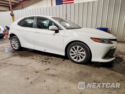 Czwarte zdjęcie samochodu z boku: 2022 TOYOTA CAMRY LE VIN:4T1C11AK0NU627325 - miniatura