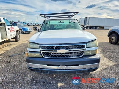 Piąte zdjęcie samochodu w środku: 2005 CHEVROLET SILVERADO C2500 HEAVY DUTY VIN:1GBHC24U05E188794 - miniatura