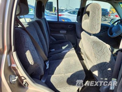 Zdjęcie 10 z 12 samochodu: 2002 CHEVROLET TRACKER LT VIN:2CNBE634226935084 - miniatura