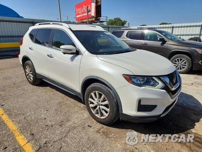 Czwarte zdjęcie samochodu z boku: 2018 NISSAN ROGUE SV VIN:JN8AT2MV2JW307802 - miniatura