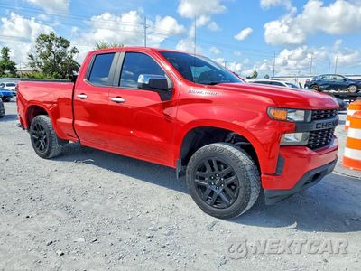 Czwarte zdjęcie samochodu z boku: 2021 CHEVROLET SILVERADO C1500 VIN:1GCRWAEHXMZ126345 - miniatura