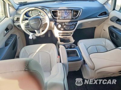Zdjęcie 8 z 13 samochodu: 2018 CHRYSLER PACIFICA HYBRID LIMITED VIN:2C4RC1N70JR230526 - miniatura