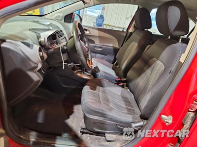 Zdjęcie 7 z 12 samochodu: 2014 CHEVROLET SONIC LT VIN:1G1JC5SH2E4215691 - miniatura