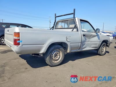 Trzecie zdjęcie samochodu z tyłu: 1989 TOYOTA PICKUP BASE VIN:JT4RN81R5K0003158 - miniatura