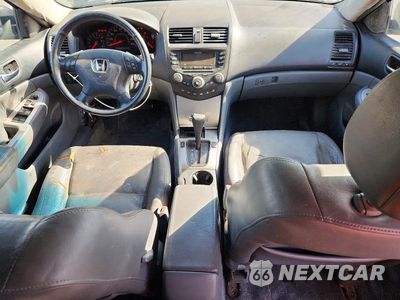 Zdjęcie 8 z 12 samochodu: 2005 HONDA ACCORD EX VIN:1HGCM665X5A007080 - miniatura