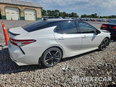 Trzecie zdjęcie samochodu z tyłu: 2019 TOYOTA CAMRY XSE VIN:4T1B61HK3KU252478 - miniatura