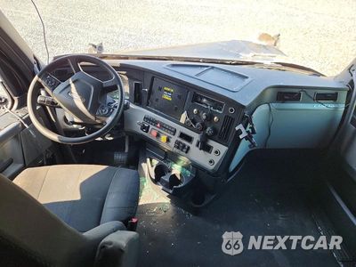 Zdjęcie 8 z 13 samochodu: 2020 FREIGHTLINER CASCADIA 126 SEMI TRUCK VIN:3AKJHHFG1LSLV3959 - miniatura