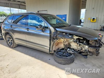 Czwarte zdjęcie samochodu z boku: 2024 VOLKSWAGEN TIGUAN SE VIN:3VV3B7AX1RM054608 - miniatura