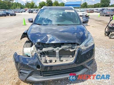 Piąte zdjęcie samochodu w środku: 2018 NISSAN KICKS S VIN:3N1CP5CU3JL500357 - miniatura