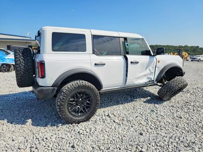 Trzecie zdjęcie samochodu z tyłu: 2026 FORD BRONCO BADLANDS VIN:1FMEE9BPXTLA61957 - miniatura