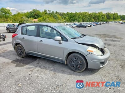 Czwarte zdjęcie samochodu z boku: 2008 NISSAN VERSA 1.8 S VIN:3N1BC13E38L445623 - miniatura