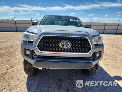 Piąte zdjęcie samochodu w środku: 2018 TOYOTA TACOMA TRD OFF-ROAD VIN:3TMCZ5AN6JM146234 - miniatura