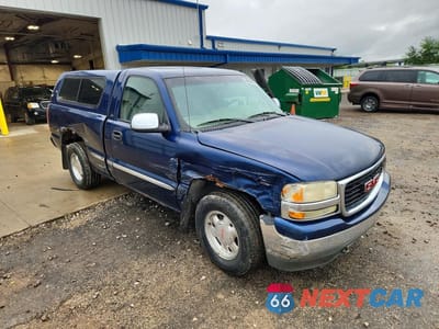 Czwarte zdjęcie samochodu z boku: 2002 GMC NEW SIERRA C1500 VIN:1GTEC14V02Z228524 - miniatura
