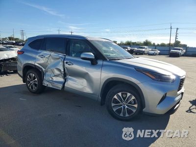 Czwarte zdjęcie samochodu z boku: 2022 TOYOTA HIGHLANDER XLE VIN:5TDGZRBH1NS225172 - miniatura