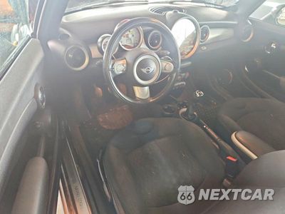 Zdjęcie 8 z 12 samochodu: 2009 MINI COOPER VIN:WMWMR33529TZ18664 - miniatura