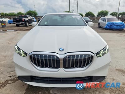 Piąte zdjęcie samochodu w środku: 2026 BMW 530 XI VIN:WBA53FJ0XTCX42565 - miniatura