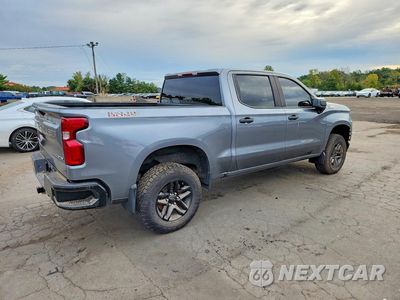 Trzecie zdjęcie samochodu z tyłu: 2021 CHEVROLET SILVERADO K1500 TRAIL BOSS CUSTOM VIN:1GCPYCEF4MZ313799 - miniatura
