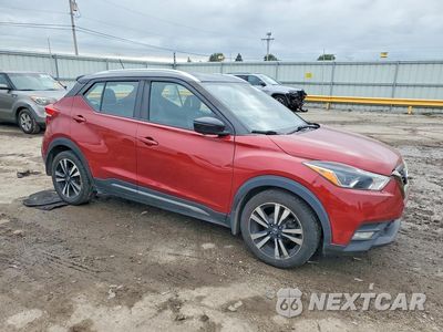 Czwarte zdjęcie samochodu z boku: 2019 NISSAN KICKS SR VIN:3N1CP5CU8KL568574 - miniatura