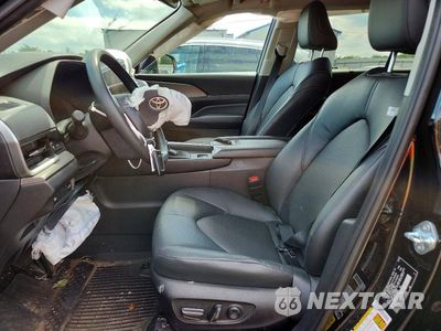 Zdjęcie 7 z 12 samochodu: 2026 TOYOTA GRAND HIGHLANDER XLE VIN:5TDAAAB54TS105660 - miniatura