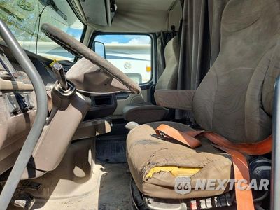 Zdjęcie 7 z 14 samochodu: 2015 VOLVO VNL SEMI TRUCK VIN:4V4NC9EGXFN921648 - miniatura