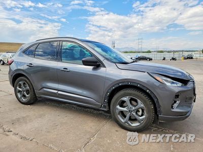 Czwarte zdjęcie samochodu z boku: 2024 FORD ESCAPE ST LINE VIN:1FMCU9MN6RUA66520 - miniatura