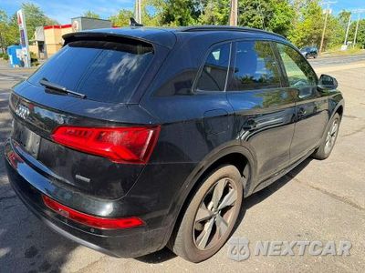 Trzecie zdjęcie samochodu z tyłu: 2020 AUDI Q5 PREMIUM VIN:WA1ANAFY5L2091679 - miniatura