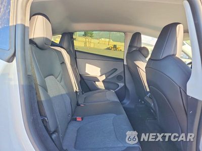 Zdjęcie 10 z 12 samochodu: 2026 TESLA MODEL Y VIN:7SAYGDEE7TA649424 - miniatura