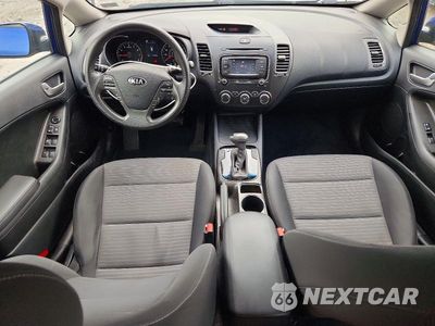 Zdjęcie 8 z 12 samochodu: 2017 KIA FORTE LX VIN:3KPFL4A7XHE145814 - miniatura