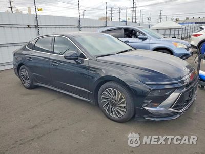Czwarte zdjęcie samochodu z boku: 2025 HYUNDAI SONATA HYBRID SEL VIN:KMHL34JJ9SA113005 - miniatura