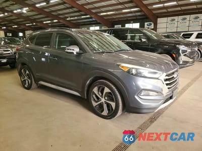 Czwarte zdjęcie samochodu z boku: 2018 HYUNDAI TUCSON VALUE VIN:KM8J3CA25JU628543 - miniatura