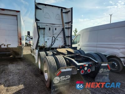 Drugie zdjęcie samochodu z przodu: 2018 FREIGHTLINER CASCADIA 125 SEMI TRUCK VIN:3AKJGLDR5JSJH8828 - miniatura