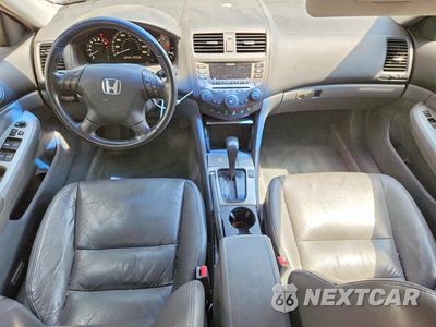 Zdjęcie 8 z 13 samochodu: 2007 HONDA ACCORD EX VIN:1HGCM56827A189235 - miniatura